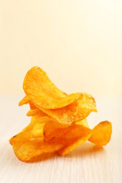 Heap of homemade potato chips on light background — Stock Photo, Image