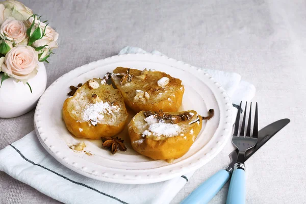 Baked pears with syrup on plate, on color wooden background — Stock Photo, Image