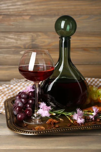 Piękne martwa natura z butelki wina — Zdjęcie stockowe