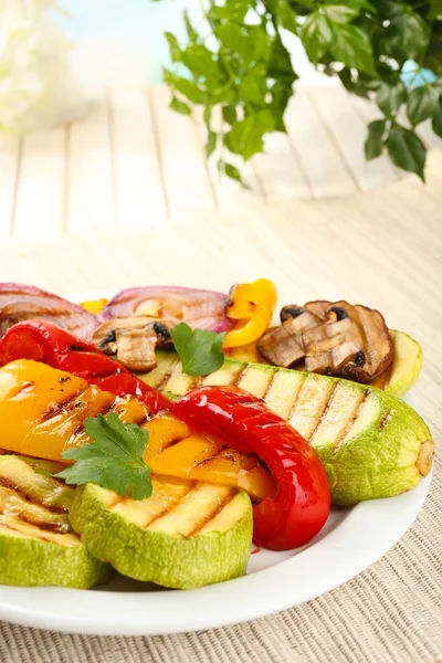 Delicious grilled vegetables on plate on table close-up — Stock Photo, Image