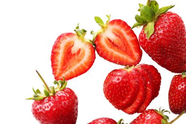 beyaz izole kırmızı olgun çilek