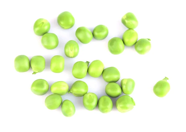 Guisantes verdes frescos aislados sobre fondo blanco — Foto de Stock