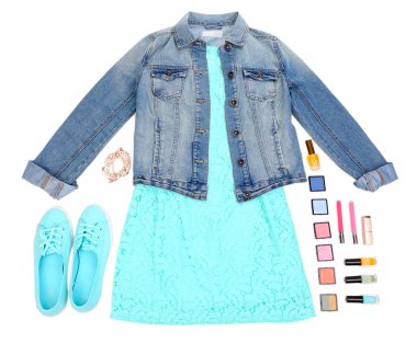 Kadın giyim üzerine beyaz izole