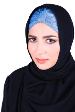 gri arka plan üzerinde güzel Müslüman Arap kadın