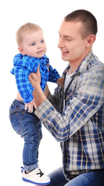 Felice giovane padre con piccolo figlio isolato su bianco — Foto Stock