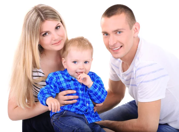 Šťastný mladý pár s malým dítětem izolovaných na bílém — Stock fotografie