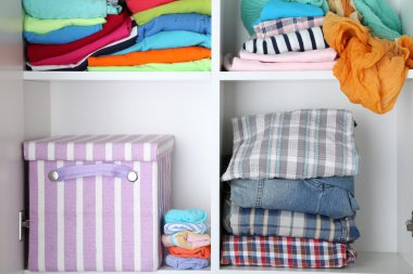 Giysi rafları yakın çekim