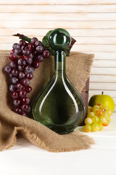 Krásné Zátiší s lahví vína — Stock fotografie