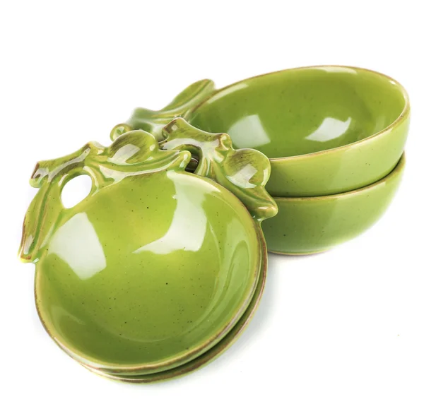 Grüne leere Schalen für Olivenöl und Oliven isoliert auf weiß — Stockfoto