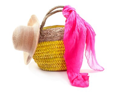 hasır çanta şapka ve beyaz izole renkli atkı