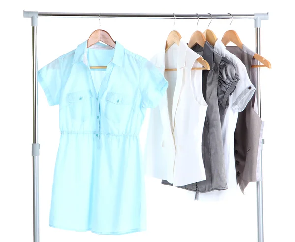 Bürokleidung auf Kleiderbügeln, isoliert auf weiß — Stockfoto