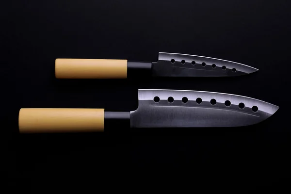 Kuchyňský nůž izolované na černém pozadí — Stock fotografie