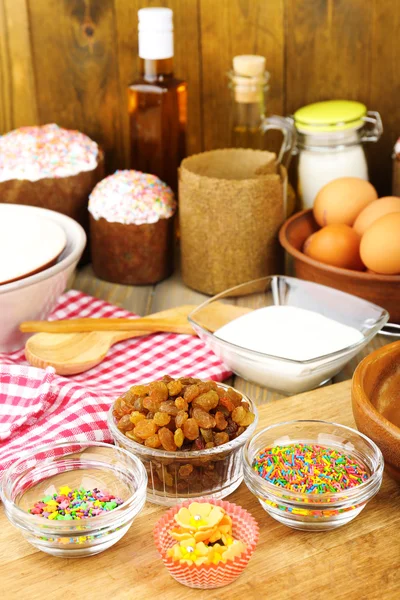 Bolo de Páscoa preparando na cozinha — Fotografia de Stock