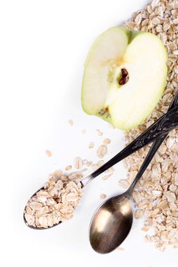 Apple ile üzerine beyaz izole, yulaf ezmesi ve vintage kaşık 