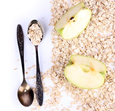 Apple ile üzerine beyaz izole, yulaf ezmesi ve vintage kaşık 