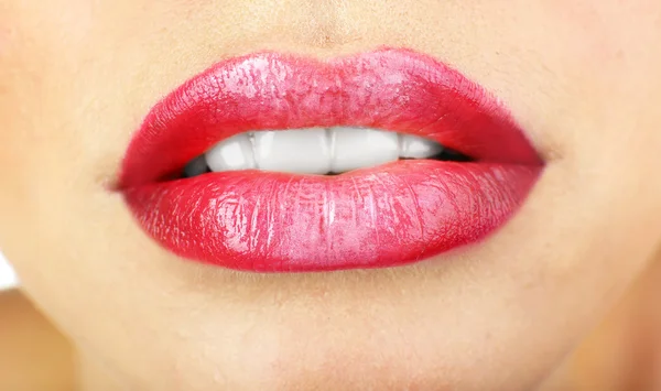 Vackra kvinnliga läppar, närbild — Stockfoto