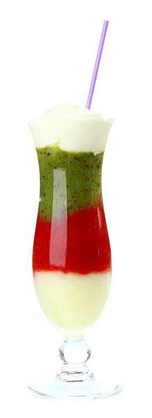 Delicioso smoothie de frutas isolado em branco — Fotografia de Stock