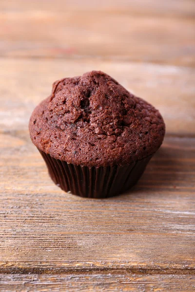 Muffin au chocolat sur fond en bois — Photo