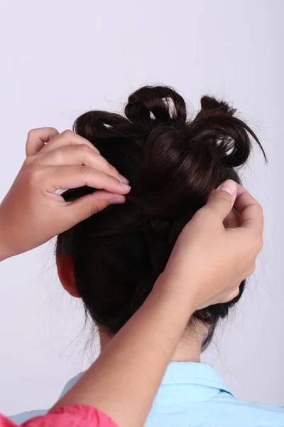 Creating hairstyles hairdresser close-up — Stock Photo, Image