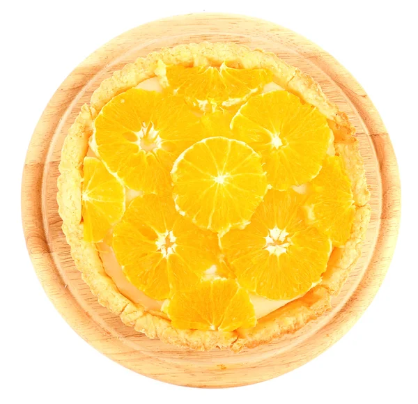 Torta de laranja caseiro isolado no branco — Fotografia de Stock