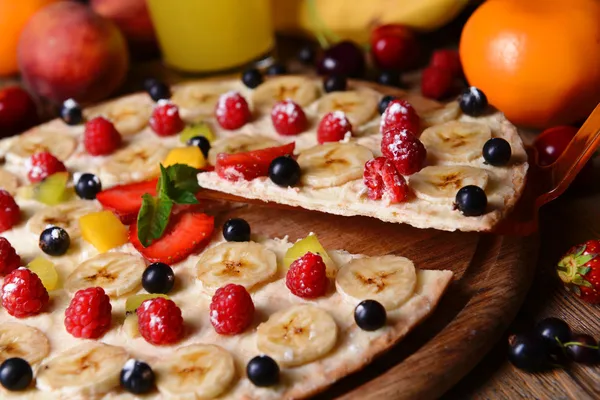 Pizza dulce con frutas en primer plano — Foto de Stock