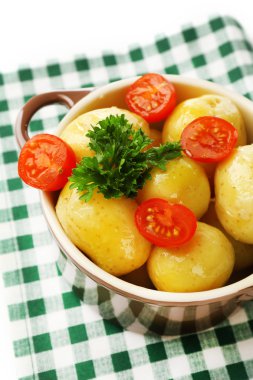 Genç haşlanmış patates kase, yakın çekim