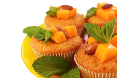 beyaz izole lezzetli kabak kekler