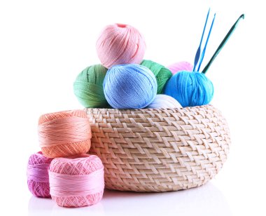 renkli clews ve üzerinde beyaz izole kutusunda tığ işi kancalar