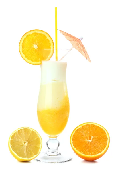 Delicioso batido de frutas aislado en blanco —  Fotos de Stock