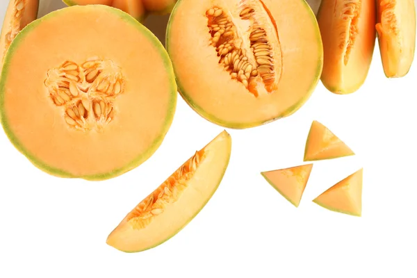 Snijd de meloen op witte achtergrond close-up — Stockfoto