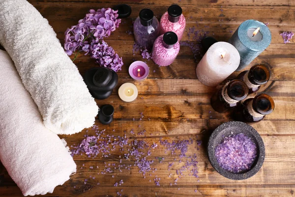 Composition with spa treatment, towels and lilac flowers — Stock Photo, Image