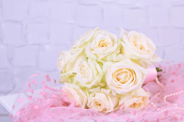 Bellissimo bouquet da sposa con rose — Foto Stock