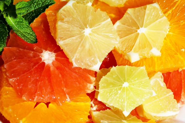Sliced citrus fruits background — Stock Photo, Image