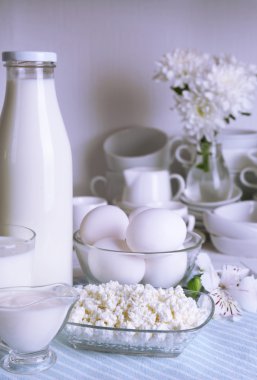 Natürmort tablo lezzetli süt ve süt ürünleri ile