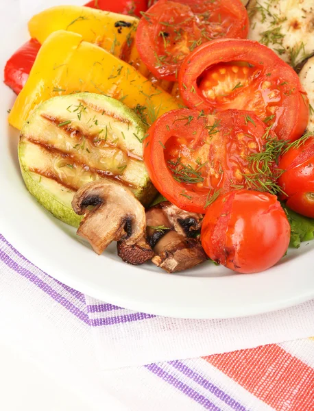 Delicious grilled vegetables on plate on table close-up — Stock Photo, Image