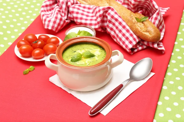 Tasty soup in saucepan on tablecloth, close up — Stock Photo, Image