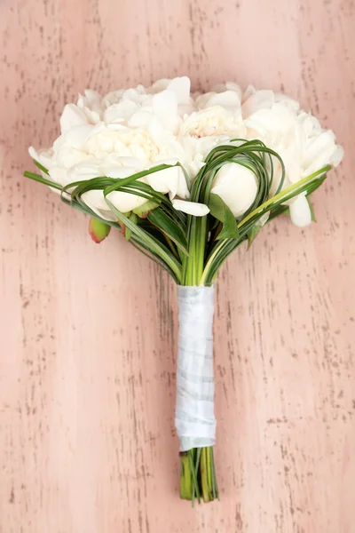 Beautiful wedding bouquet on  color wooden background — Stock Photo, Image