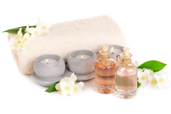 Composición del spa con flores de jazmín aisladas en blanco —  Fotos de Stock