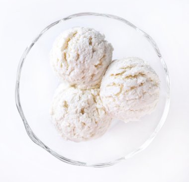 vanilyalı dondurma üzerine beyaz izole