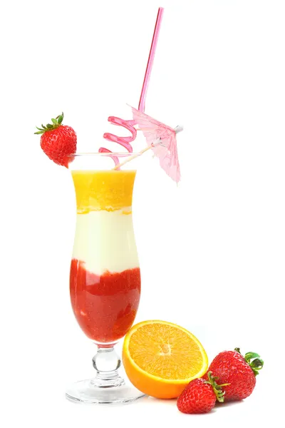 Delicioso batido de frutas aislado en blanco —  Fotos de Stock