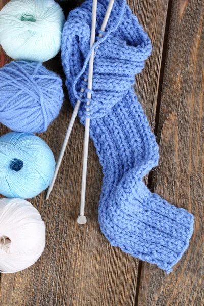 Yarns for knitting on wooden table close-up — Stock Photo, Image