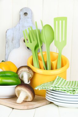 Plastik mutfak eşyaları Kupası ahşap tablo
