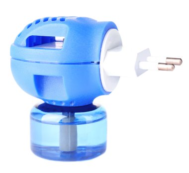 Sivrisinek fumigator üzerinde beyaz izole