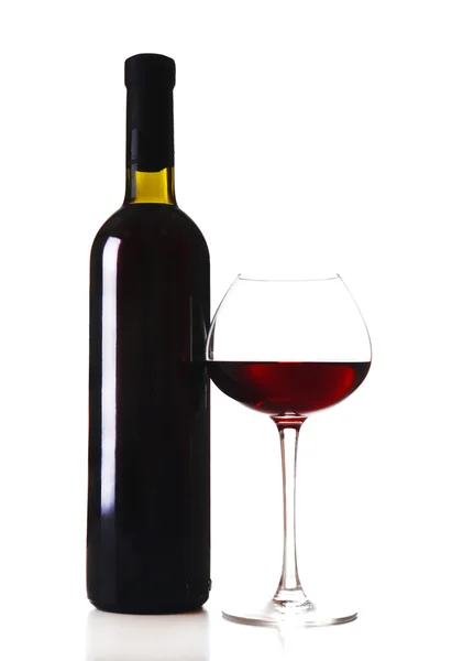 Bottiglia e bicchiere di vino isolato su bianco — Foto Stock