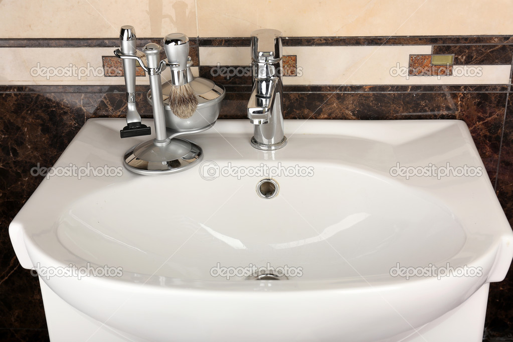 mannelijke scheren kit in badkamer — Stockfoto © belchonock #48452991 mannelijke scheren kit in badkamer — Stockfoto © belchonock #48452991