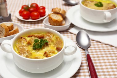 lezzetli çorba tencere üzerinde masa örtüsü, yakın çekim