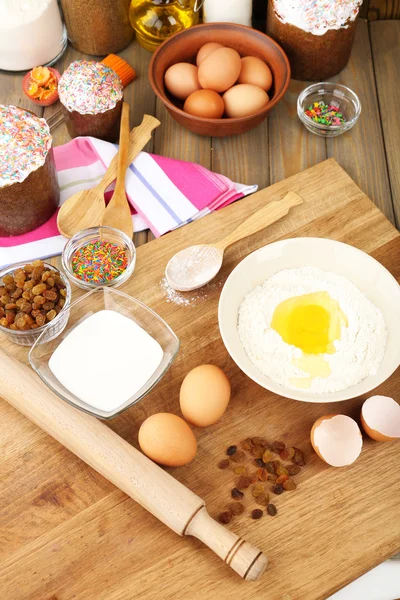 Torta di Pasqua che si prepara in cucina — Foto Stock
