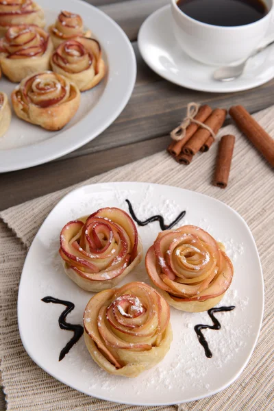 Tasty  puff pastry with apple shaped roses — Stock Photo, Image