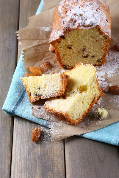 Sabroso pastel en la mesa — Foto de Stock