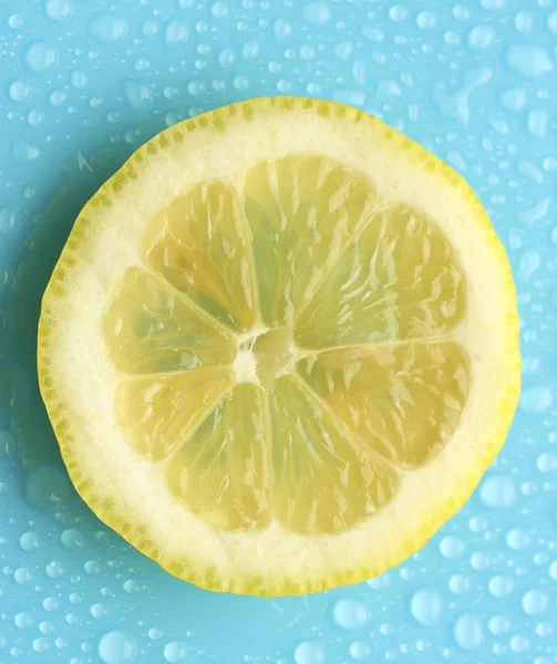 Slice of lemon with drop — Stock Photo, Image
